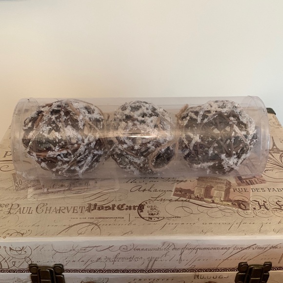 Ratan Snow Balls (Brown & White) 💖 - Picture 1 of 6